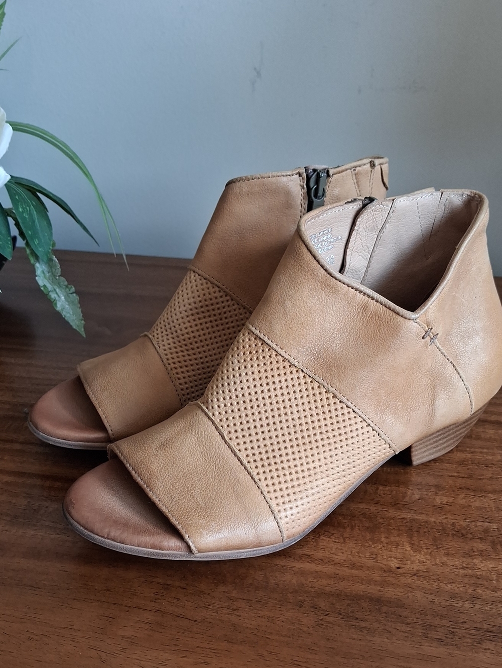 NWOT ** Miz Mooz Clermont Open Toe Bootie in Wheat ** Size 38 (7.5-8)